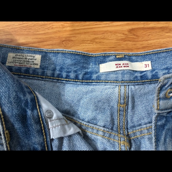 Levi’s Mom Jeans - Picture 2 of 3